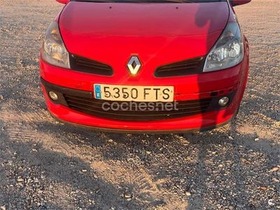 Rojo Usado 2007 Renault Clio II Dynamique Berlina | 2800 € (Precio justo)