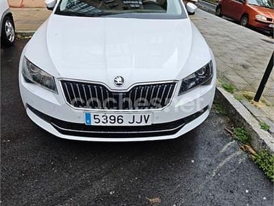 Usado Skoda Superb Style 190 CV (139 kW) 2016 Blanco Familiar