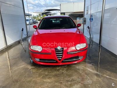 Usado Alfa Romeo 147 Distinctive 140 CV (102 kW) 2004 Rojo Utilitario