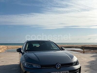 Gris / plata Usado 2024 VW Passat Business Familiar | 35.100 € (Precio justo)