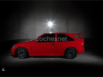 Usado Ford Escort 227 CV (166 kW) 1993 Rojo Berlina