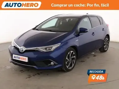 Usado Toyota Auris Hybrid Active 136 CV (100 kW) 2015 Azul Berlina