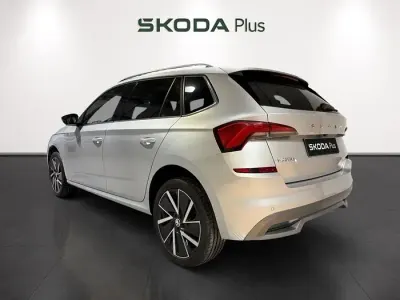 Usado Skoda Kamiq Sport 110 CV (80 kW) 2023 Gris plata SUV