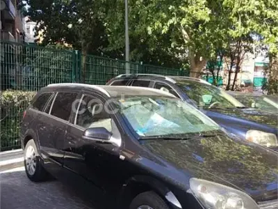 Usado Opel Astra Cosmo 125 CV (91 kW) 2006 Negro Familiar