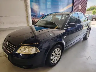 Usado VW Passat Trendline 130 CV (95 kW) 2001 Azul Berlina