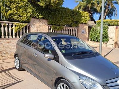 Usado Mercedes B200 140 CV (102 kW) 2008 Gris / plata Monovolumen