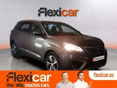 Usado Peugeot 5008 Allure 130 CV (95 kW) 2019 Gris SUV