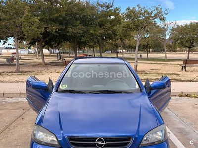 Usado Opel Astra Edition 147 CV (108 kW) 2004 Azul Coupe