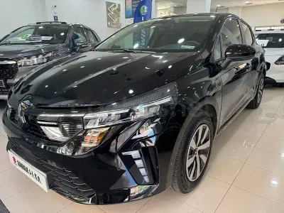 Usado Mitsubishi Colt Motion 101 CV (74 kW) 2025 Negro Utilitario