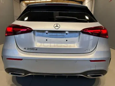 Usado Mercedes A200 150 CV (110 kW) 2025 Gris / plata Berlina