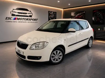 Usado Skoda Fabia 60 CV (44 kW) 2010 Blanco Berlina