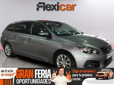 Usado Peugeot 308 Style 100 HP (73 kW) 2020 Cinzento