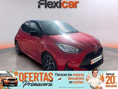 Usado Toyota Yaris Hybrid Active 100 CV (73 kW) 2020 Rojo Utilitario