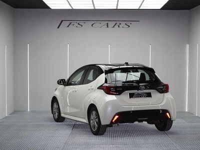 Usado Toyota Yaris Hybrid Active 99 CV (72 kW) 2021 Blanco Utilitario