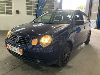 Usado VW Polo Trendline 64 CV (47 kW) 2003 Azul Berlina