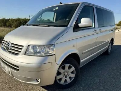 Usado VW Multivan Comfortline 174 CV (127 kW) 2004 Plateado Monovolumen