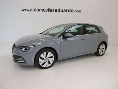Usado VW Golf VIII Life 131 CV (96 kW) 2022 Gris Utilitario