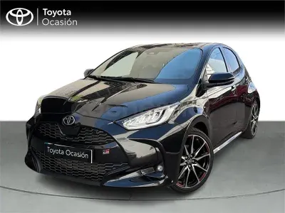 Usado Toyota Yaris Hybrid Sport 116 CV (85 kW) 2022 Negro Berlina