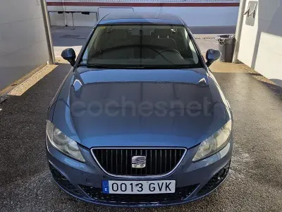 Usado Seat Exeo Reference 120 CV (88 kW) 2010 Azul Familiar