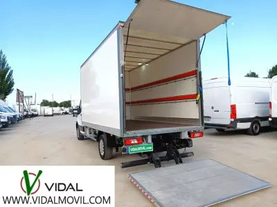 Usado Ford Transit Trend 131 CV (96 kW) 2022 Blanco Van
