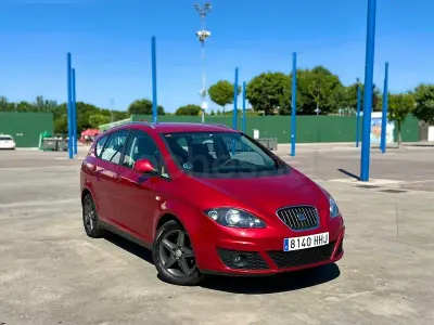 Usado Seat Altea XL Reference 98 CV (72 kW) 2011 Granate Monovolumen