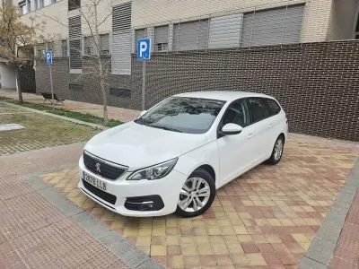 Usado Peugeot 308 SW Active 131 CV (96 kW) 2020 Blanco Familiar