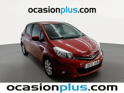 Usado Toyota Yaris Active 69 CV (50 kW) 2012 Rojo Utilitario