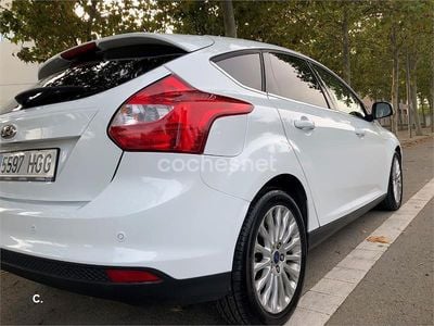 Blanco Usado 2011 Ford Focus Titanium Berlina | 4500 € (Precio justo)
