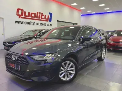 Usado Audi A3 116 CV (85 kW) 2021 Gris / plata Berlina