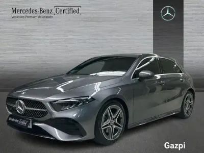 Usado Mercedes A180 AMG line 136 CV (100 kW) 2025 Gris montaña Berlina