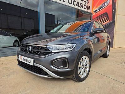 Usado VW T-Roc 115 CV (84 kW) 2023 Gris / plata SUV