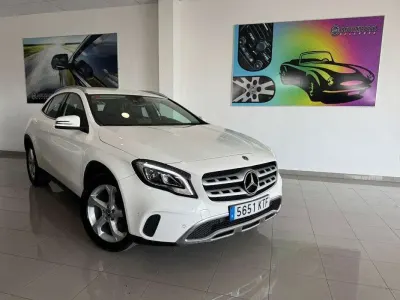 Usado Mercedes GLA180 122 CV (89 kW) 2019 Blanco SUV