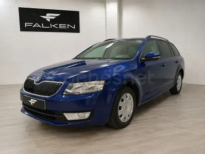 Usado Skoda Octavia Ambition 105 CV (77 kW) 2013 Azul Familiar