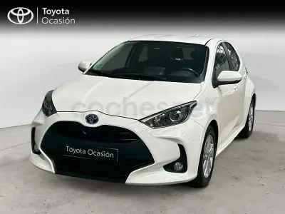 Usado Toyota Yaris Hybrid Active 116 CV (85 kW) 2022 Blanco Berlina