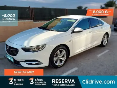 Usado Opel Insignia Excellence 166 HP (122 kW) 2018 Branco Sedan