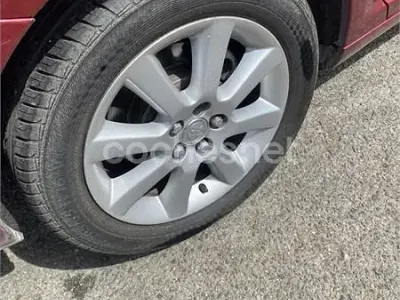 Usado Toyota Avensis Executive 116 CV (85 kW) 2003 Granate Berlina