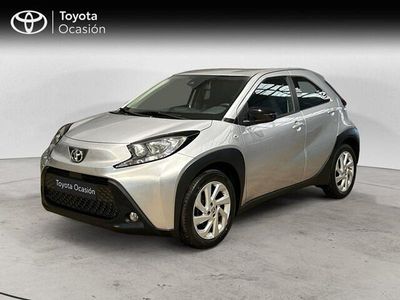 Usado Toyota Aygo Play 72 CV (52 kW) 2024 Gris