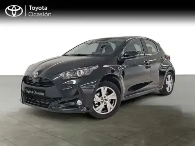 Usado Toyota Yaris Hybrid Active 116 CV (85 kW) 2025 Negro Berlina