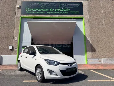 Usado Hyundai i20 Base 85 CV (62 kW) 2013 Blanco Utilitario