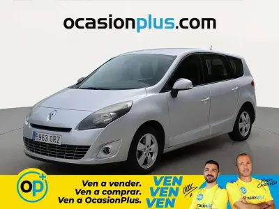 Usado Renault Grand Scénic II Dynamique 106 CV (77 kW) 2009 Gris Monovolumen