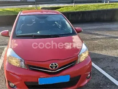Usado Toyota Yaris Active 90 CV (66 kW) 2012 Rojo Utilitario
