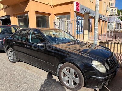 Negro Usado 2003 Mercedes E400 Avantgarde Berlina | 2390 €