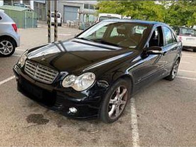 Negro Usado 2006 Mercedes 220 Sport Edition Berlina | 7400 €