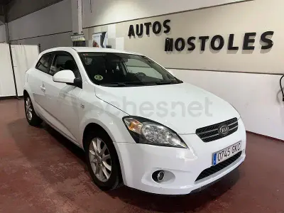Usado Kia ProCeed 140 CV (102 kW) 2008 Azul Utilitario