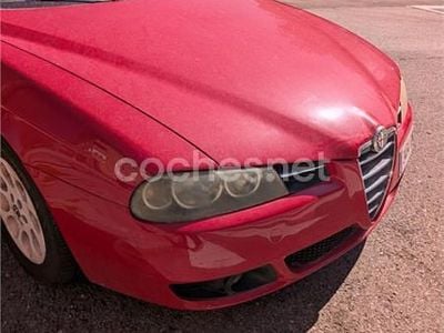 Usado Alfa Romeo 156 Distinctive 120 CV (88 kW) 2004 Rojo Berlina