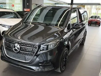 Nuevo Mercedes V300 Avantgarde 237 CV (174 kW) 2026 Gris / plata Monovolumen