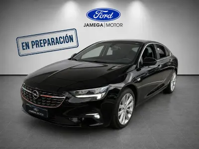 Usado Opel Insignia Business Elegance 200 CV (147 kW) 2021 Negro