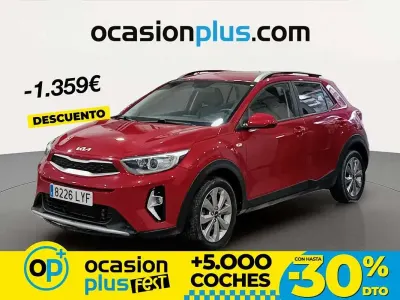 Käytetty Kia Stonic Plus 101 HP (74 kW) 2022 Punainen Katumaasturi