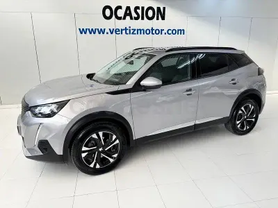Usado Peugeot 2008 Allure 110 CV (80 kW) 2021 Gris / plata SUV