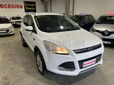 Usado Ford Kuga Trend 150 CV (110 kW) 2016 Blanco SUV